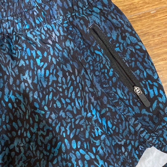 Lulu lemon running shorts size 6 - Picture 2 of 3
